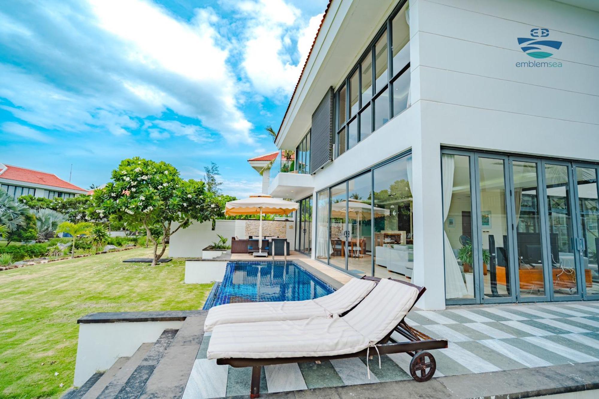 Emblem Sea 4 Bedroom Villas Da Nang Exterior foto